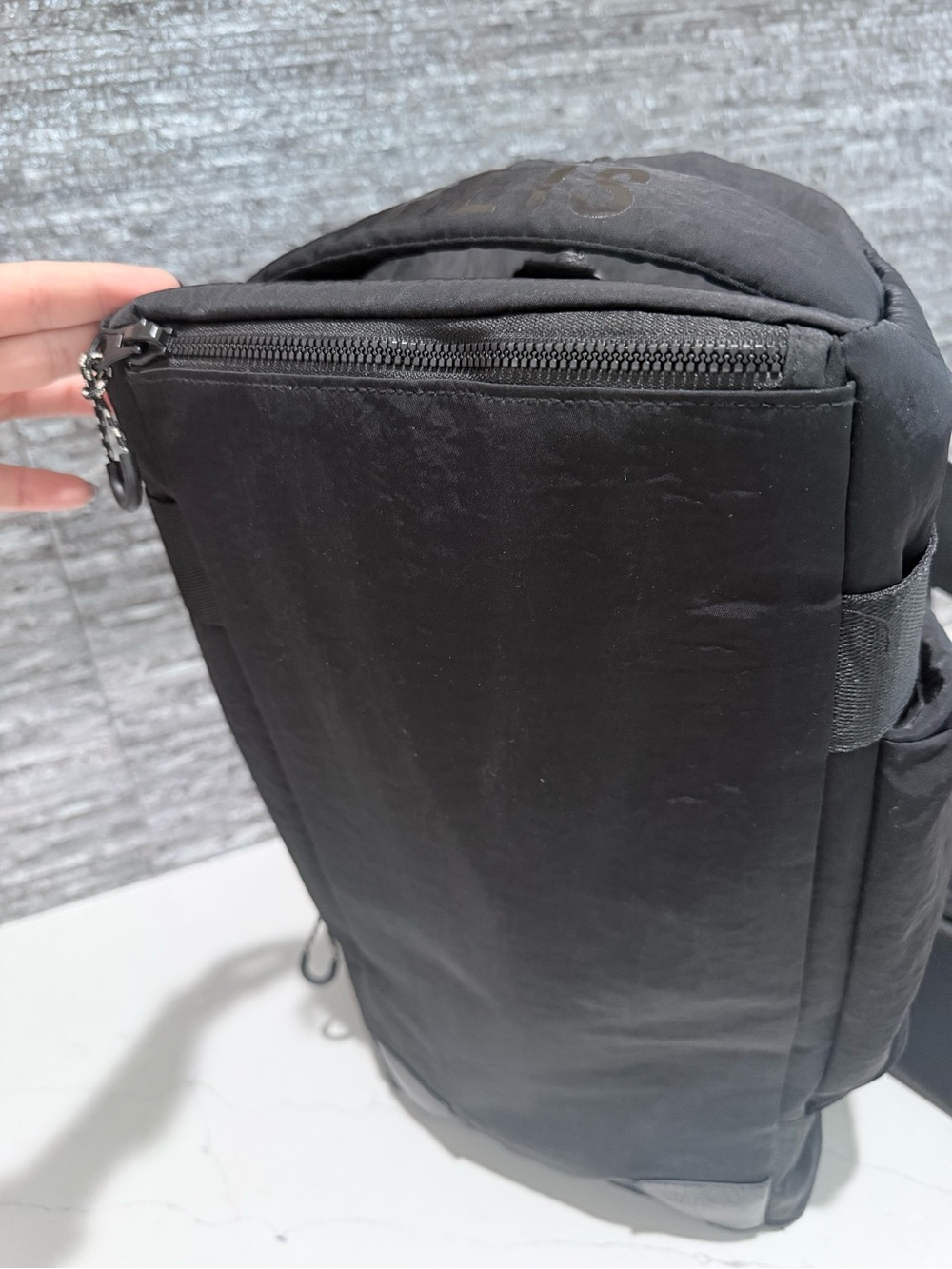 Beis duffle/backpack - Picture 7 of 8